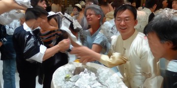 追索物业费应定什么案由？