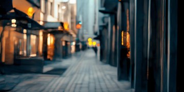 物业费必须去物业交吗？